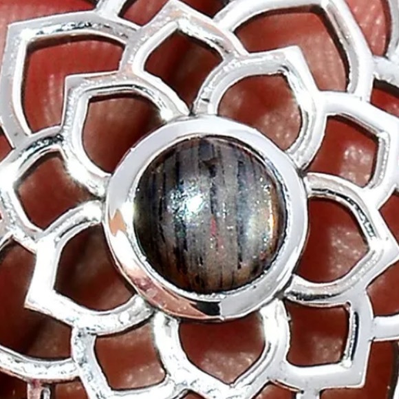 Lotus design sterling silver pendant with rare black sunstone - Picture 2 of 2